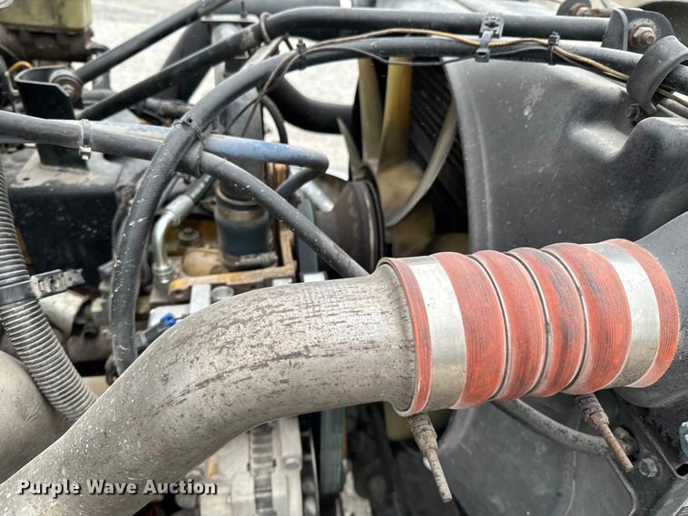 image for item ND9165 2005 Peterbilt 335 rollback truck