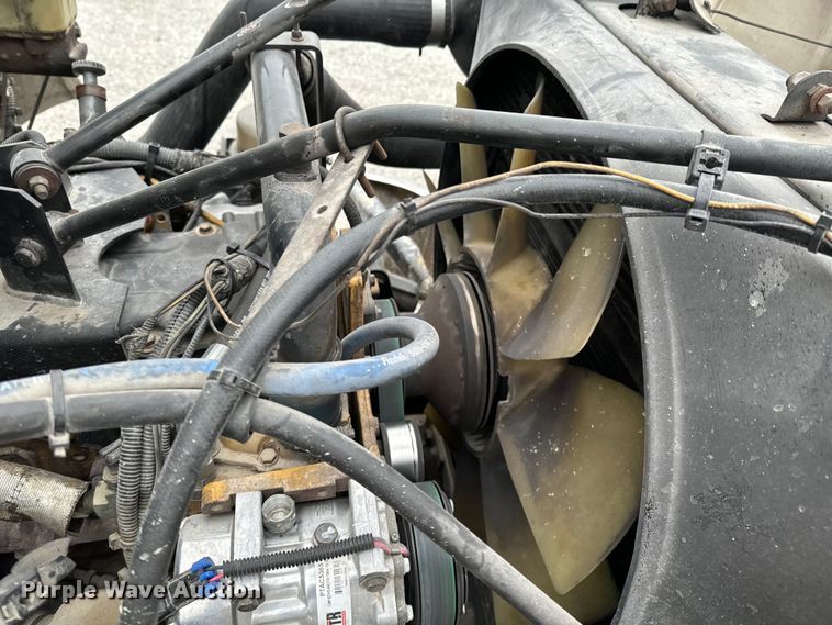 image for item ND9165 2005 Peterbilt 335 rollback truck