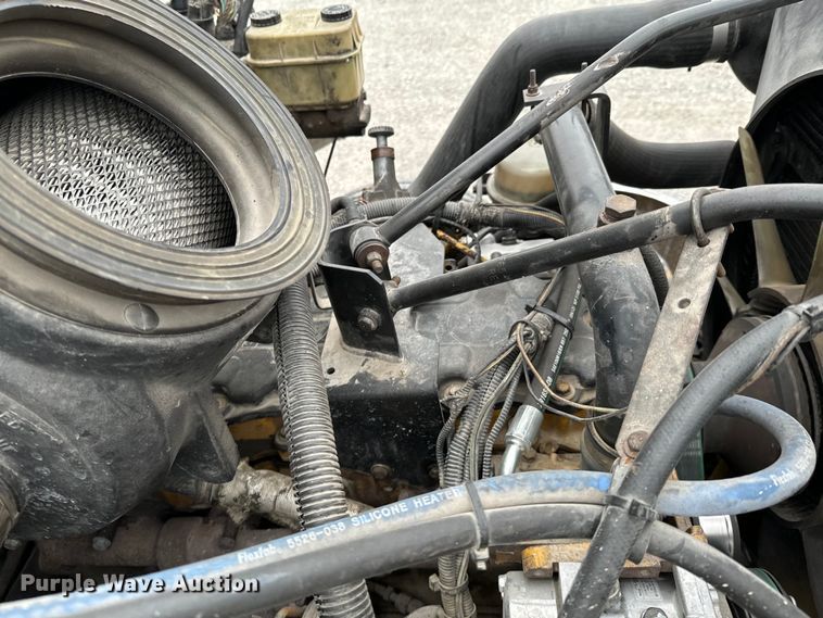 image for item ND9165 2005 Peterbilt 335 rollback truck