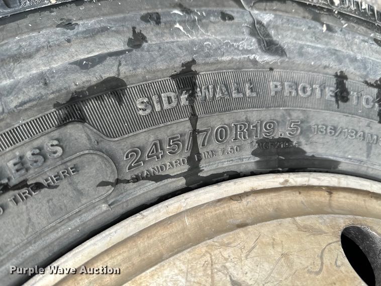 image for item ND9165 2005 Peterbilt 335 rollback truck