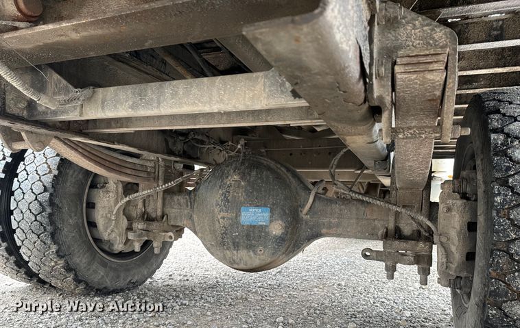 image for item ND9165 2005 Peterbilt 335 rollback truck