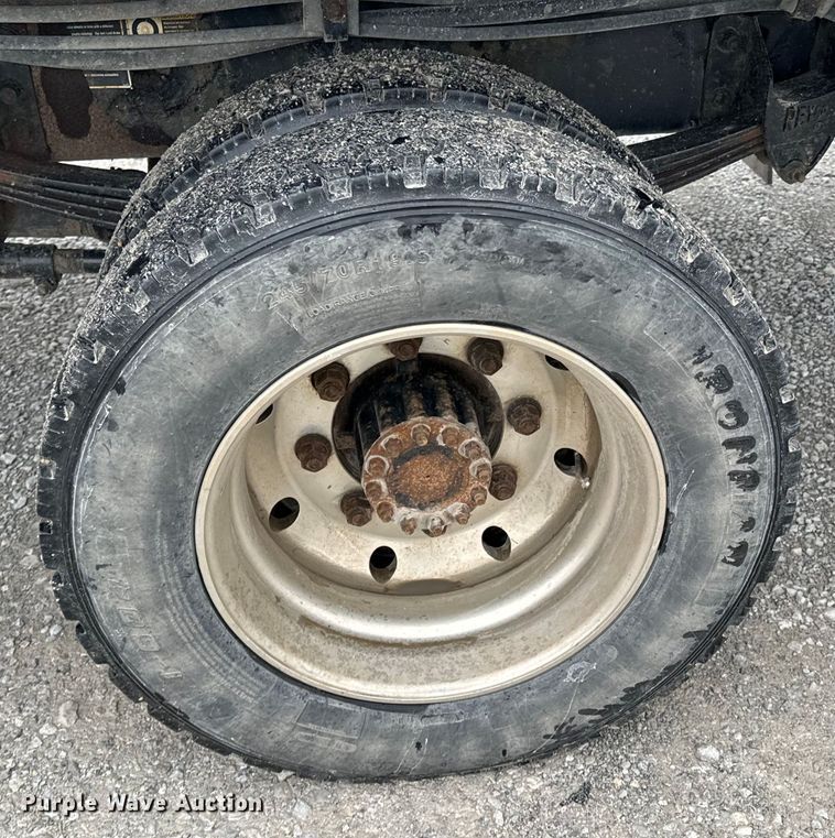 image for item ND9165 2005 Peterbilt 335 rollback truck