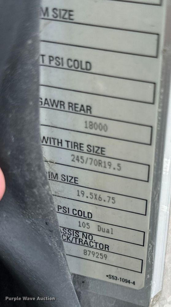 image for item ND9165 2005 Peterbilt 335 rollback truck