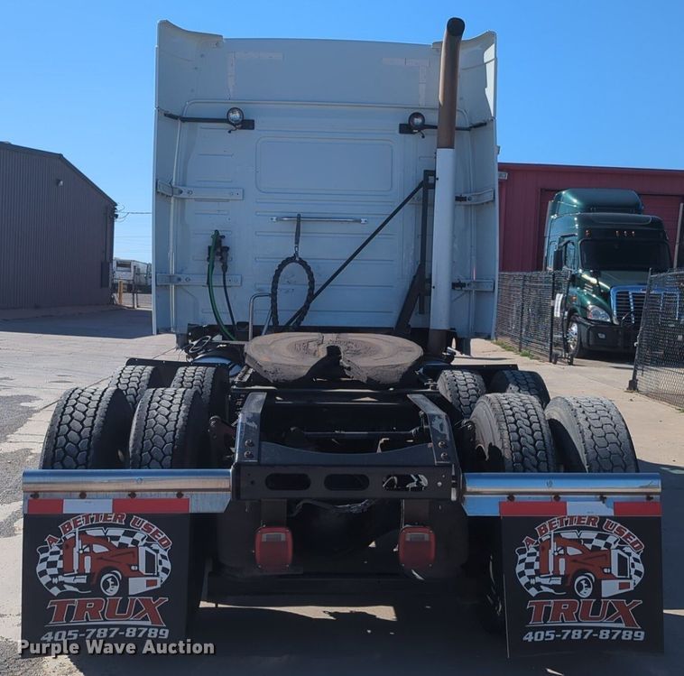 image for item NG9308 2016 Volvo  VNL semi truck