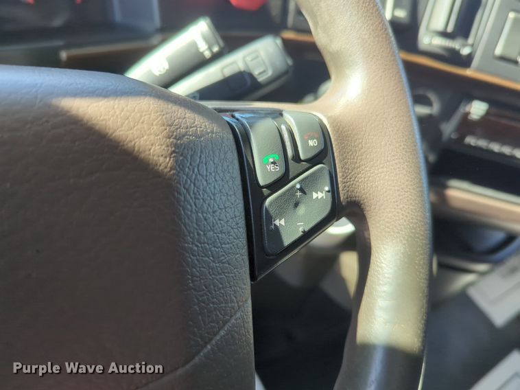 image for item NG9308 2016 Volvo  VNL semi truck