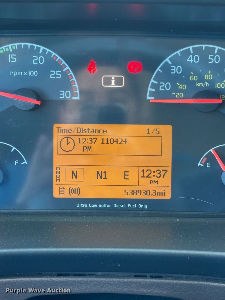 image for item NG9308 2016 Volvo  VNL semi truck