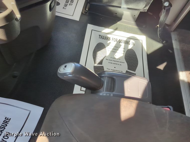 image for item NG9308 2016 Volvo  VNL semi truck