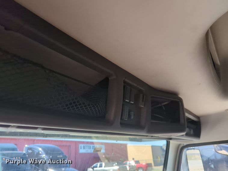 image for item NG9308 2016 Volvo  VNL semi truck