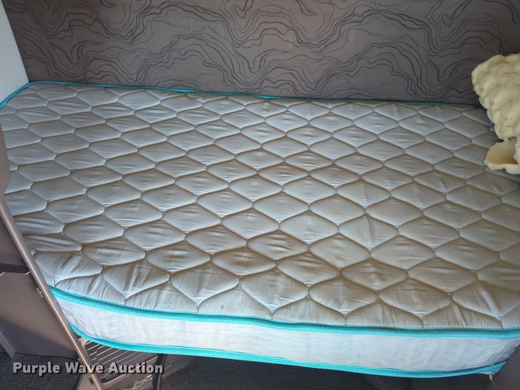 image for item NG9308 2016 Volvo  VNL semi truck