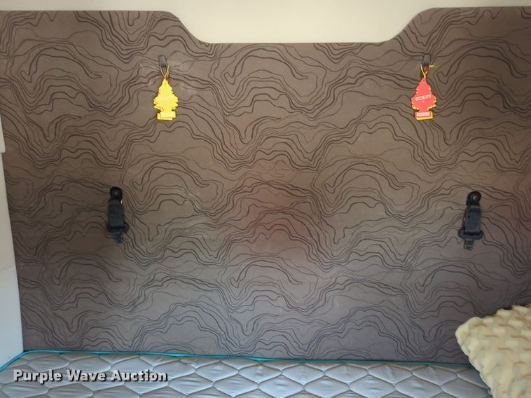 image for item NG9308 2016 Volvo  VNL semi truck