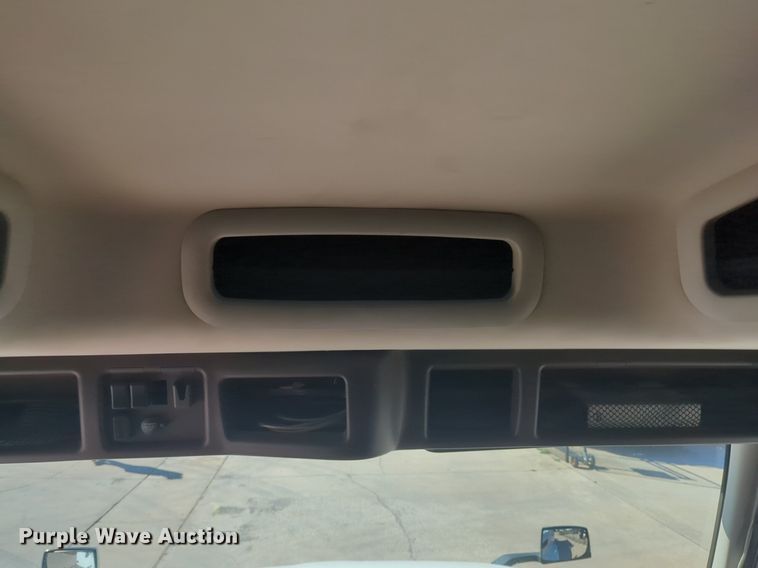 image for item NG9308 2016 Volvo  VNL semi truck