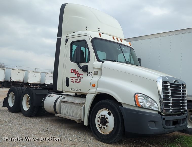 image for item NG9385 2015 Freightliner  Cascadia semi truck