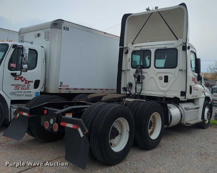 image for item NG9385 2015 Freightliner  Cascadia semi truck