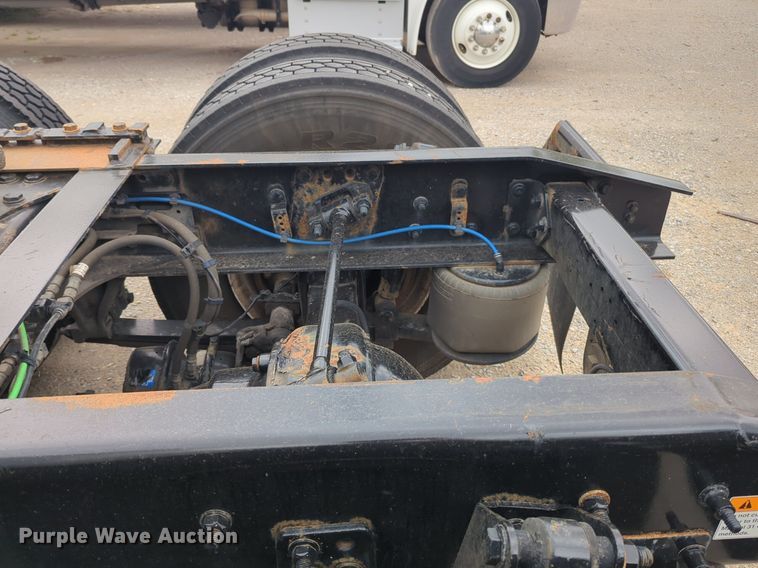 image for item NG9385 2015 Freightliner  Cascadia semi truck