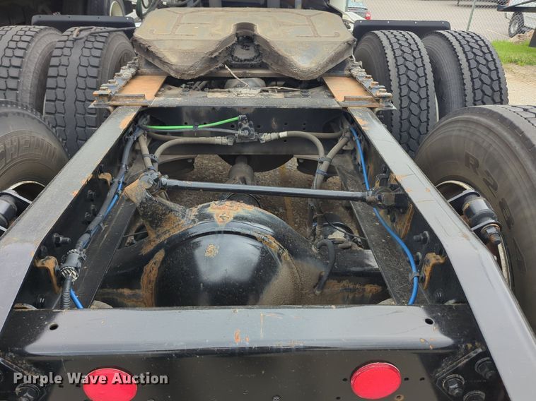 image for item NG9385 2015 Freightliner  Cascadia semi truck