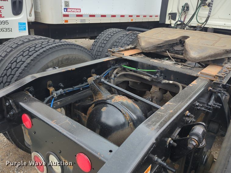 image for item NG9385 2015 Freightliner  Cascadia semi truck