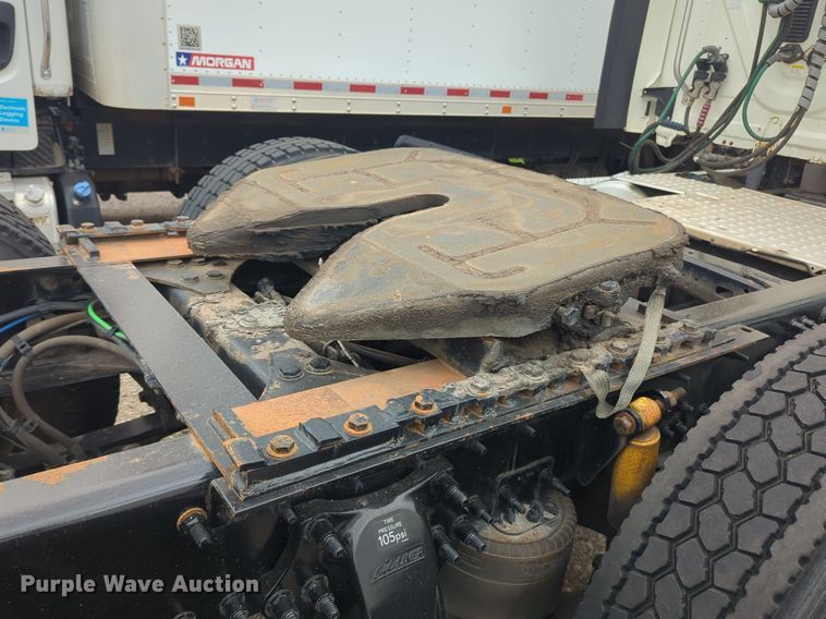 image for item NG9385 2015 Freightliner  Cascadia semi truck