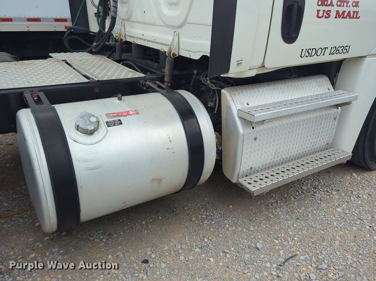 image for item NG9385 2015 Freightliner  Cascadia semi truck