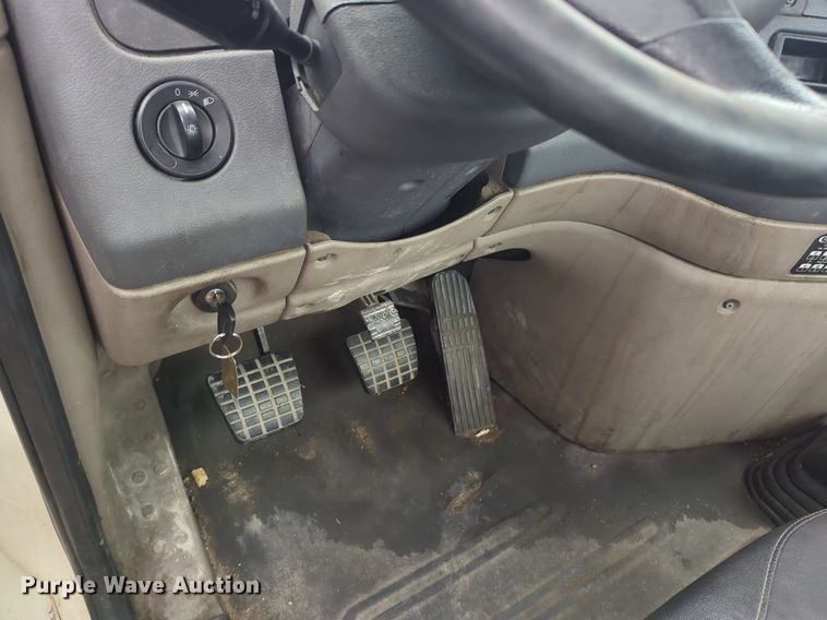 image for item NG9385 2015 Freightliner  Cascadia semi truck