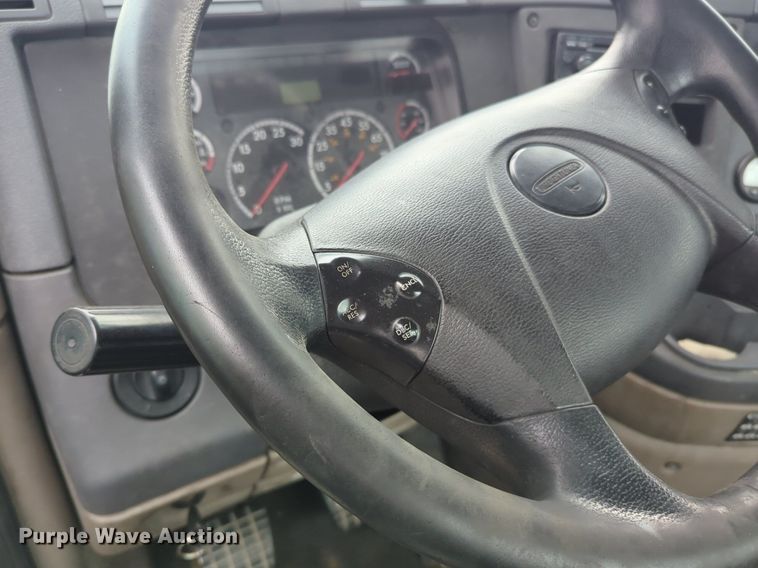 image for item NG9385 2015 Freightliner  Cascadia semi truck