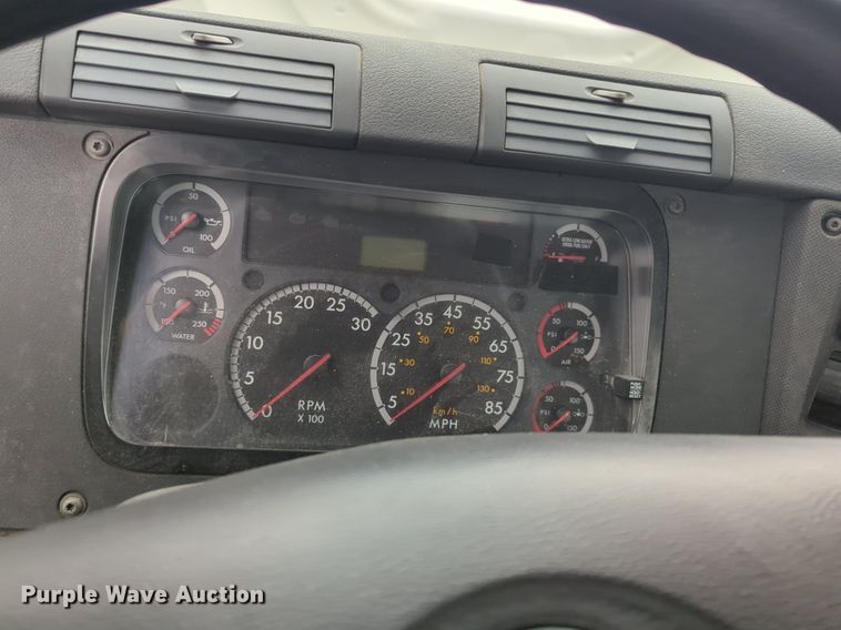 image for item NG9385 2015 Freightliner  Cascadia semi truck