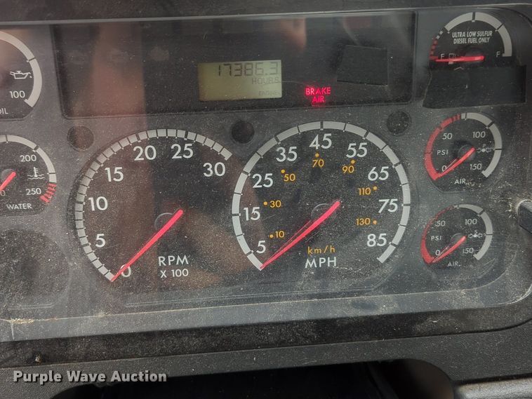 image for item NG9385 2015 Freightliner  Cascadia semi truck