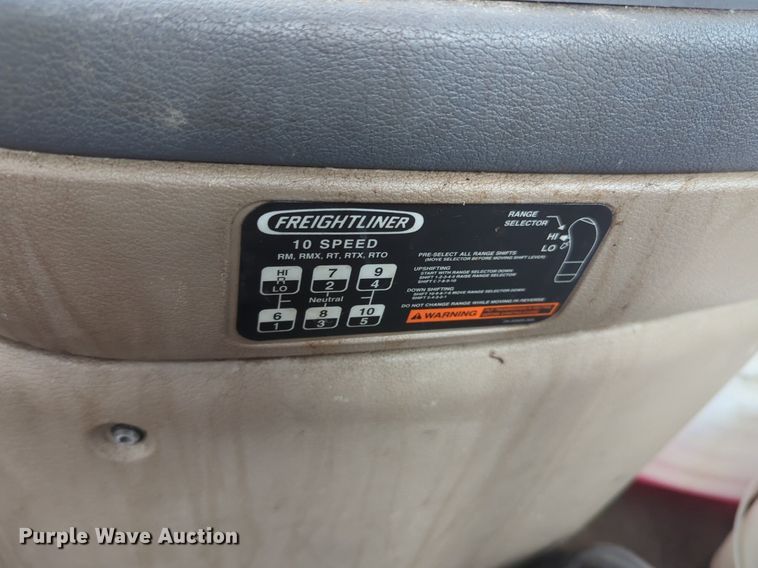 image for item NG9385 2015 Freightliner  Cascadia semi truck