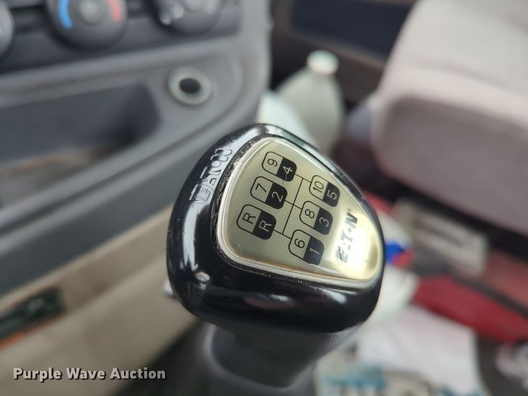 image for item NG9385 2015 Freightliner  Cascadia semi truck