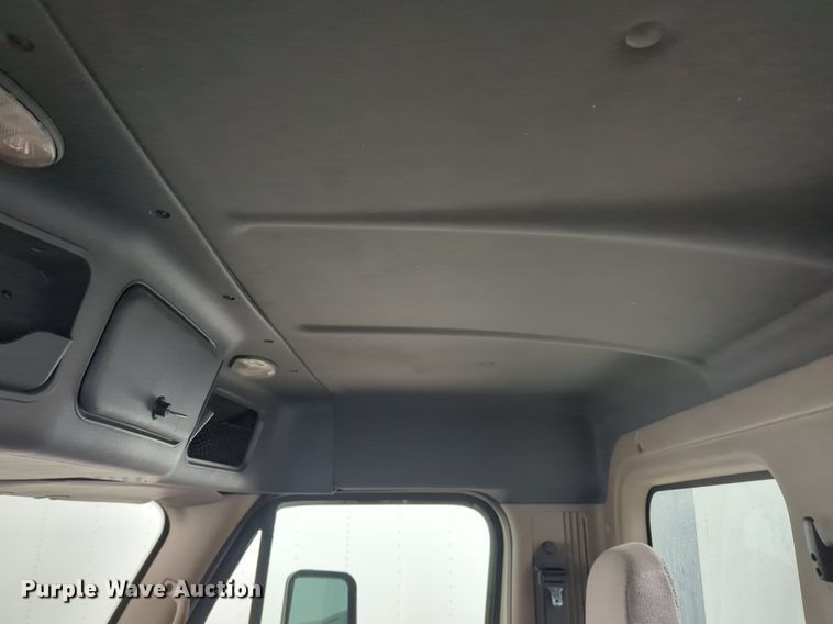 image for item NG9385 2015 Freightliner  Cascadia semi truck