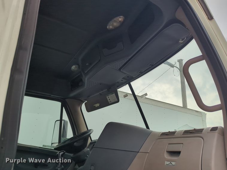 image for item NG9385 2015 Freightliner  Cascadia semi truck