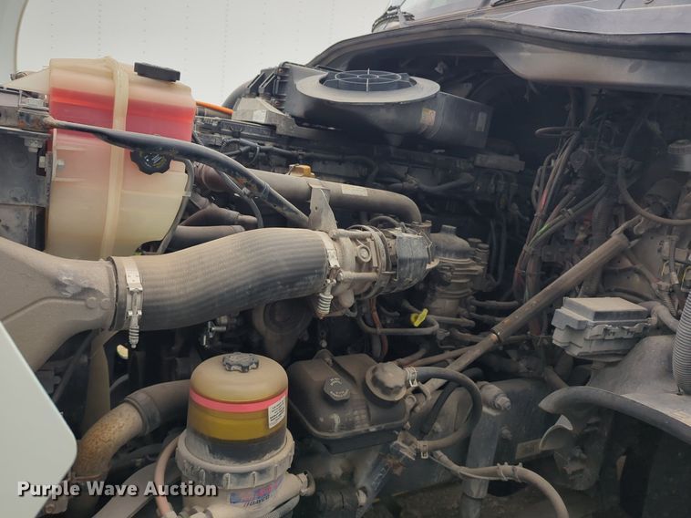 image for item NG9385 2015 Freightliner  Cascadia semi truck