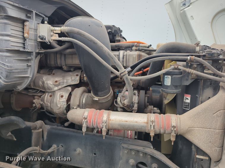 image for item NG9385 2015 Freightliner  Cascadia semi truck