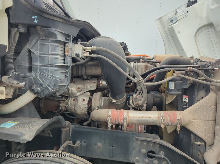 image for item NG9385 2015 Freightliner  Cascadia semi truck