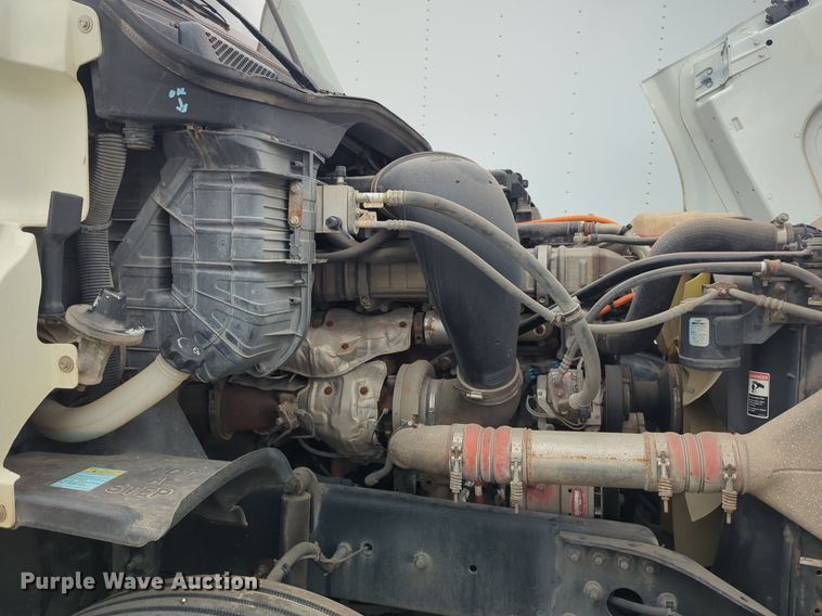 image for item NG9385 2015 Freightliner  Cascadia semi truck