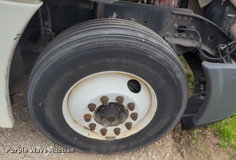 image for item NG9385 2015 Freightliner  Cascadia semi truck