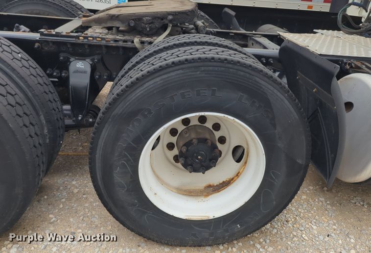 image for item NG9385 2015 Freightliner  Cascadia semi truck