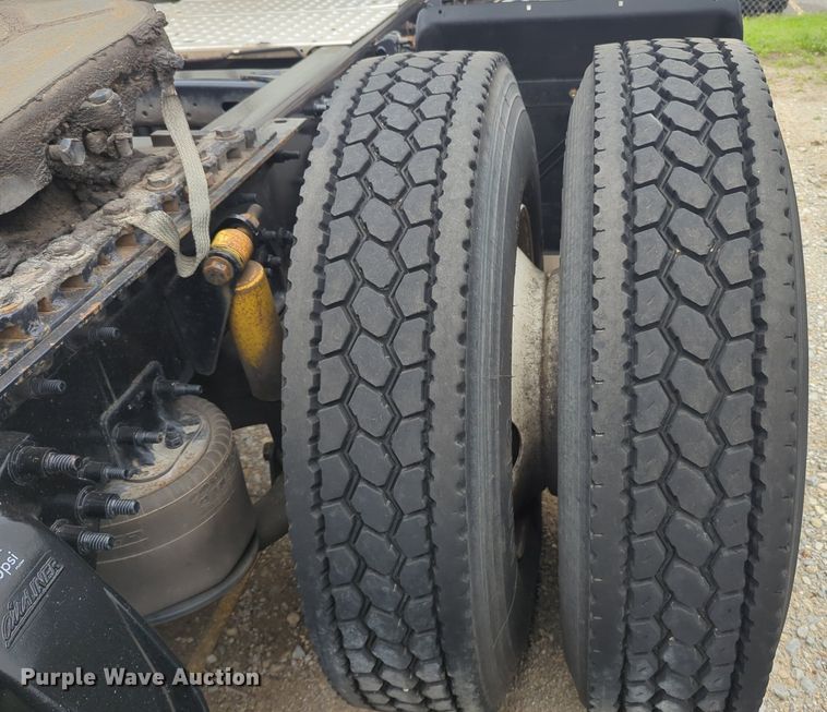 image for item NG9385 2015 Freightliner  Cascadia semi truck