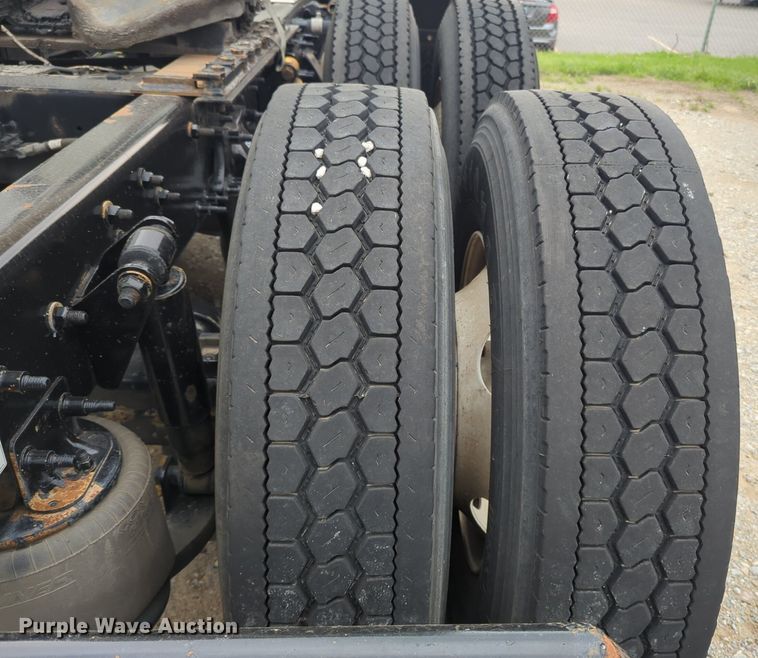 image for item NG9385 2015 Freightliner  Cascadia semi truck