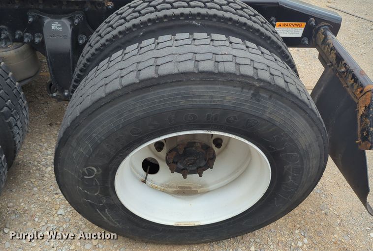 image for item NG9385 2015 Freightliner  Cascadia semi truck