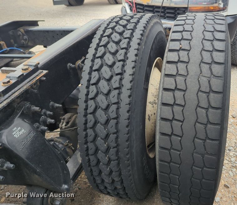 image for item NG9385 2015 Freightliner  Cascadia semi truck