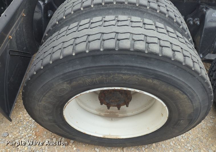 image for item NG9385 2015 Freightliner  Cascadia semi truck