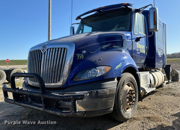 image for item NH9018 2016 International  ProStar Plus 122 semi truck