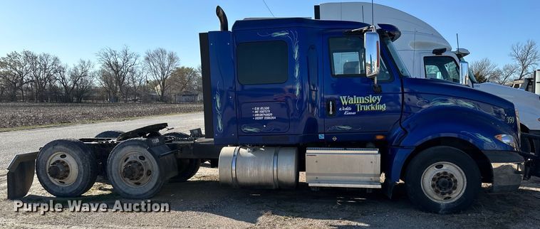 image for item NH9018 2016 International  ProStar Plus 122 semi truck