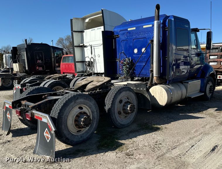 image for item NH9018 2016 International  ProStar Plus 122 semi truck