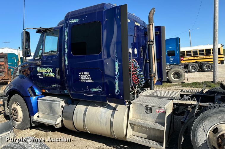 image for item NH9018 2016 International  ProStar Plus 122 semi truck