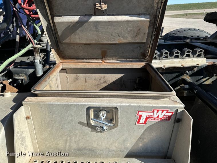 image for item NH9018 2016 International  ProStar Plus 122 semi truck