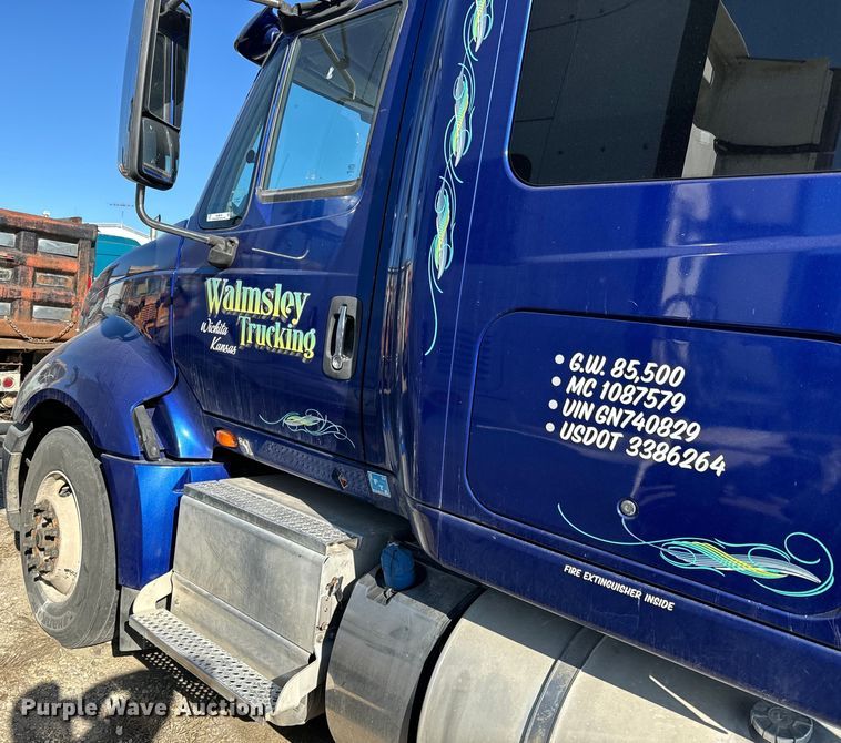 image for item NH9018 2016 International  ProStar Plus 122 semi truck