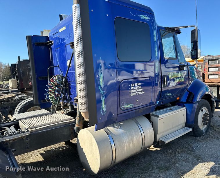 image for item NH9018 2016 International  ProStar Plus 122 semi truck