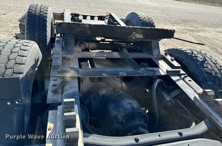 image for item NH9018 2016 International  ProStar Plus 122 semi truck