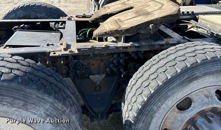 image for item NH9018 2016 International  ProStar Plus 122 semi truck